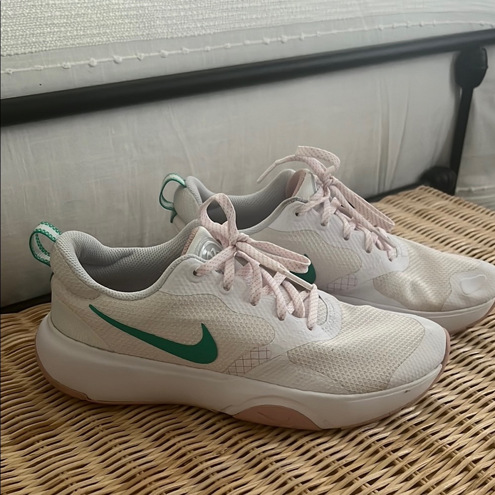 Nike Women's White and Green Sneakers